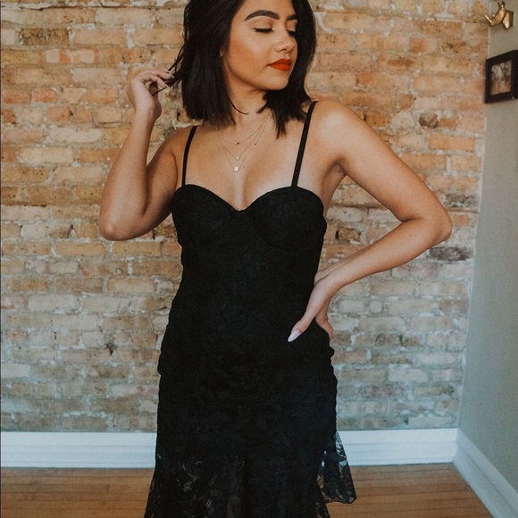 Lace and Ruffle Maxi Dress - Picture 4 of 7